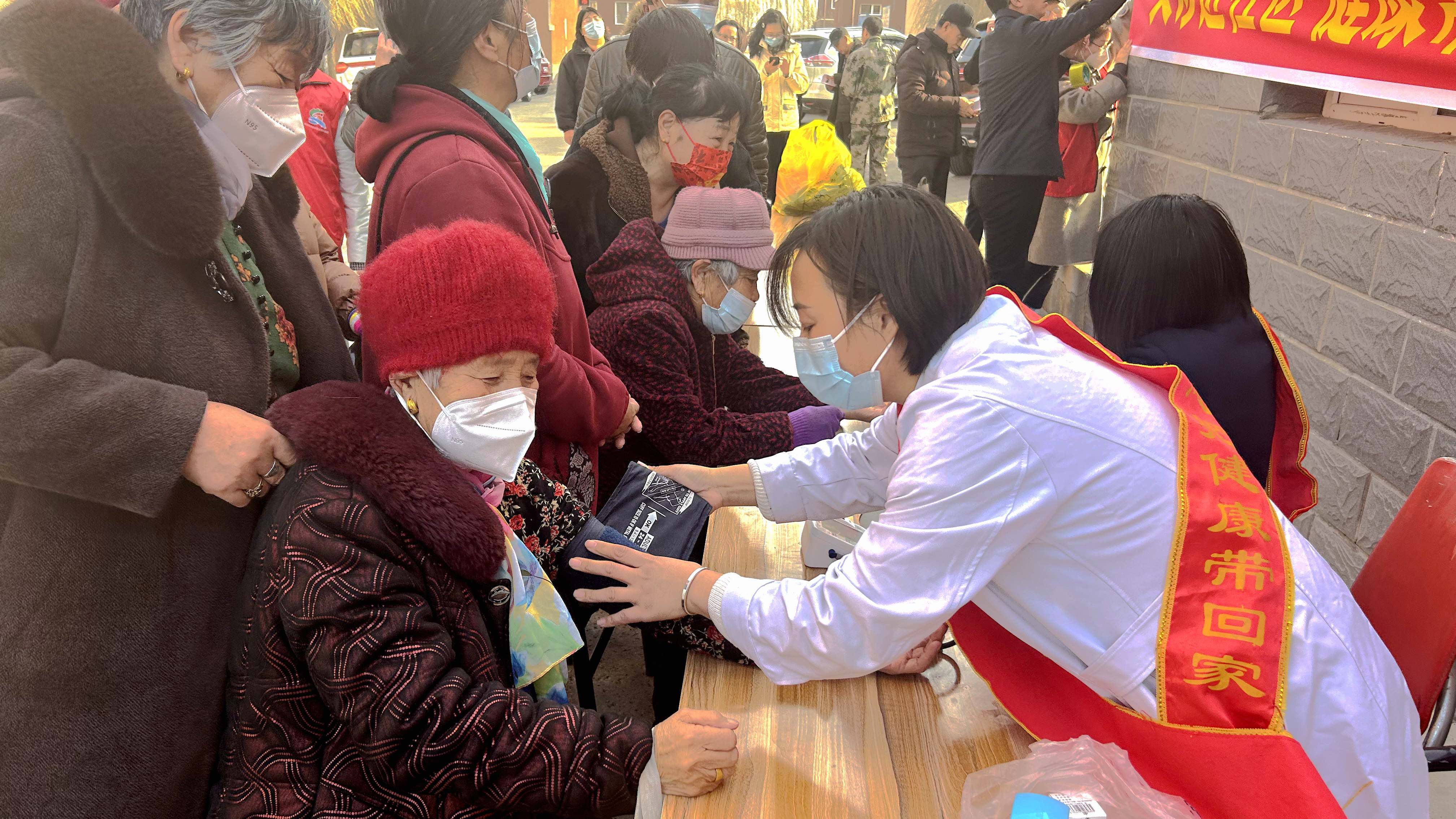 爱心义诊.(来源:林西县委宣传部)