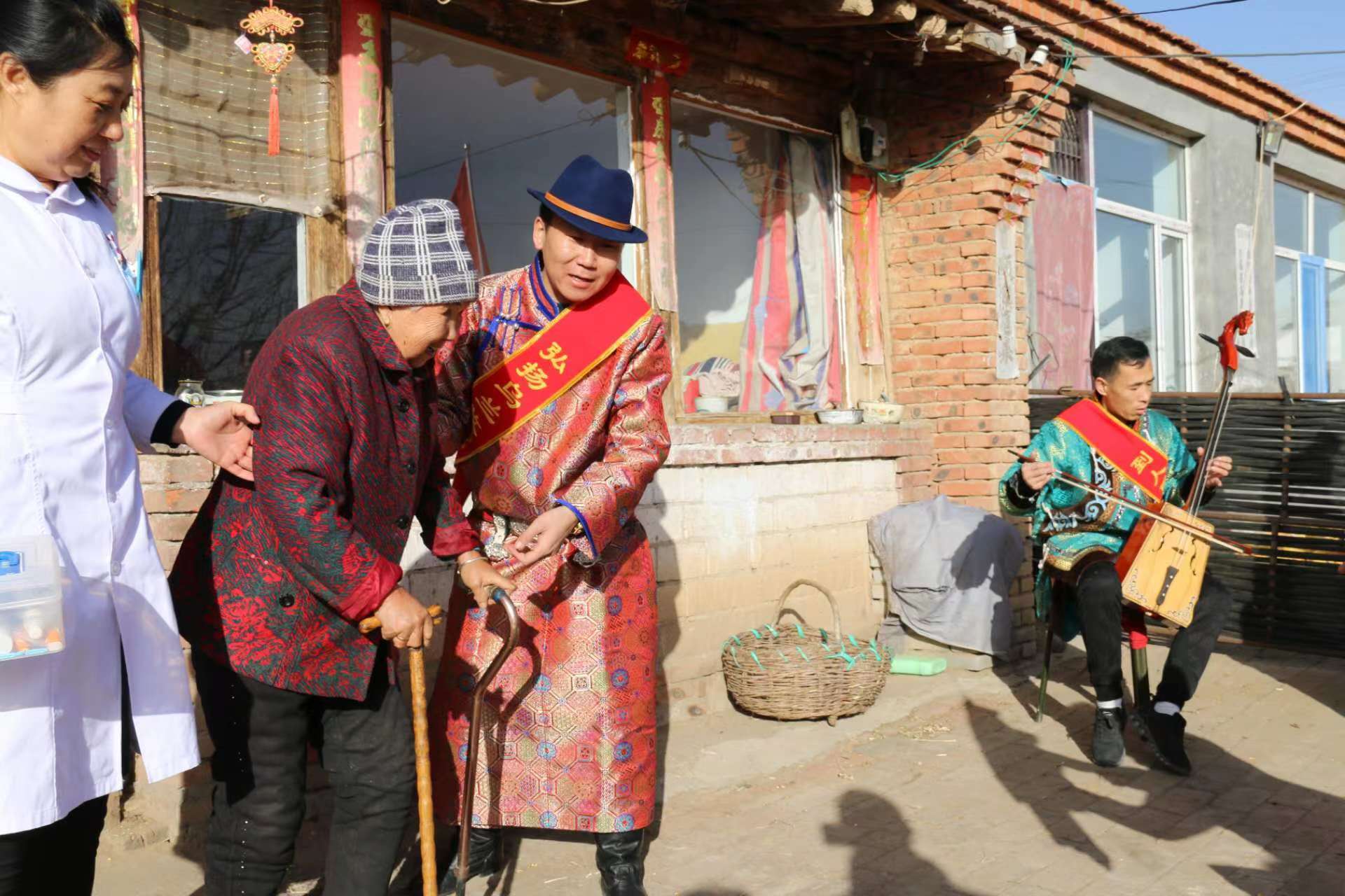 凉城县乌兰牧骑永远做草原上的红色文艺轻骑兵