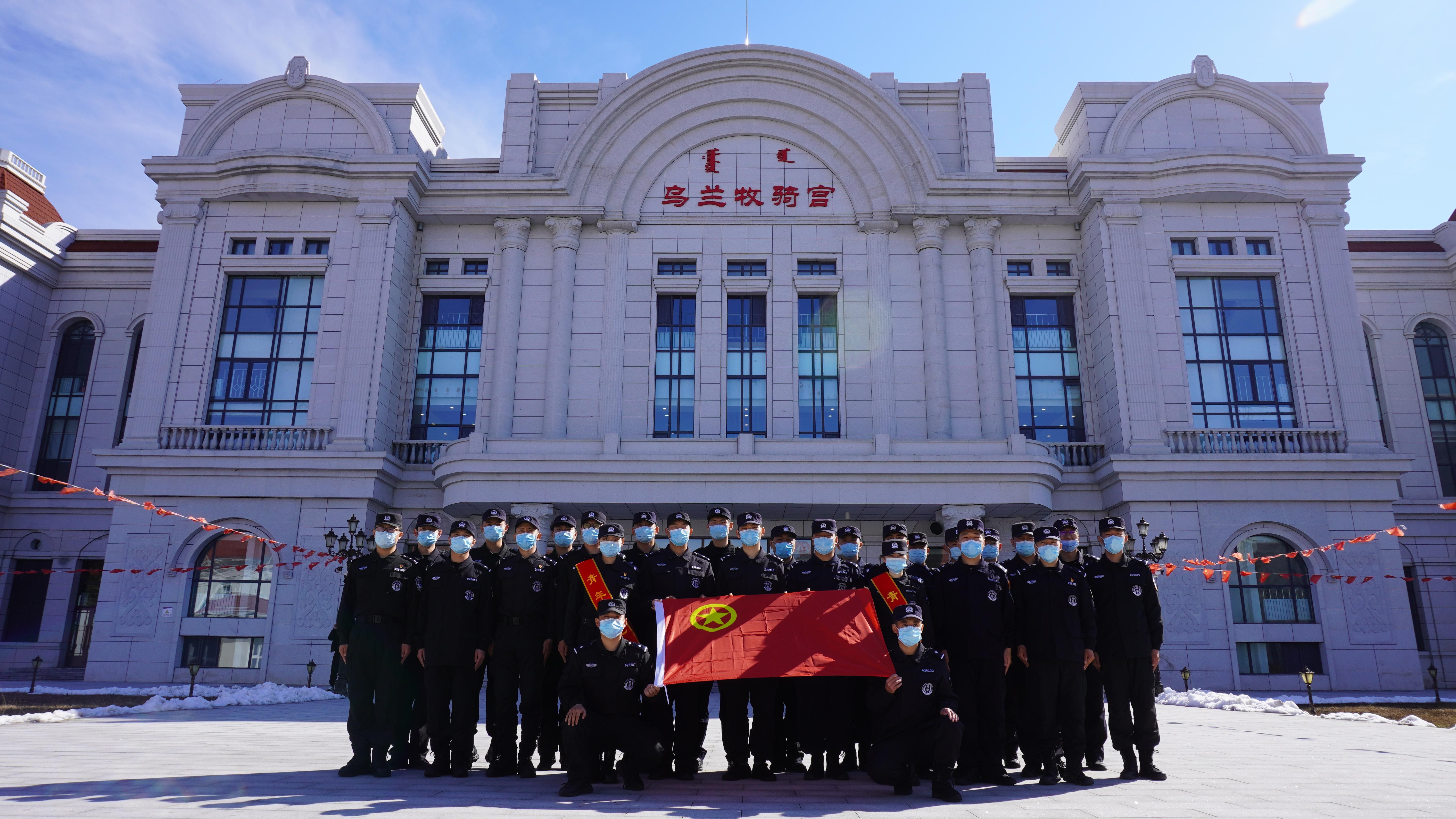 青年民警參觀烏蘭牧騎宮.(來源:海拉爾鐵路公安處)